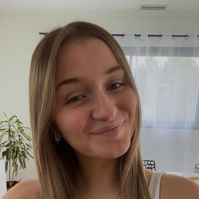 Babysitter in Toulouse: Léane