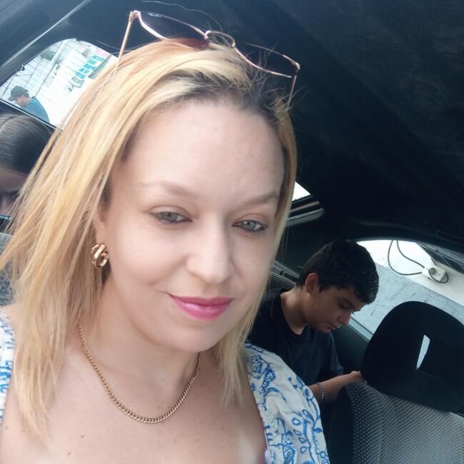 Babysitter in Contagem: Kelly