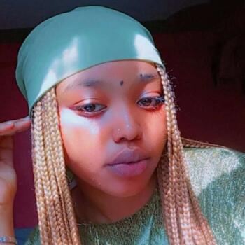 Babysitter in Nairobi: Daratu