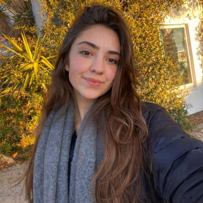 Babysitter στην περιοχή Ηλιούπολη: Ροδη