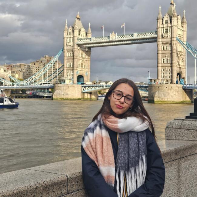 Babysitter in Saint-Georges-des-Coteaux: Pauline