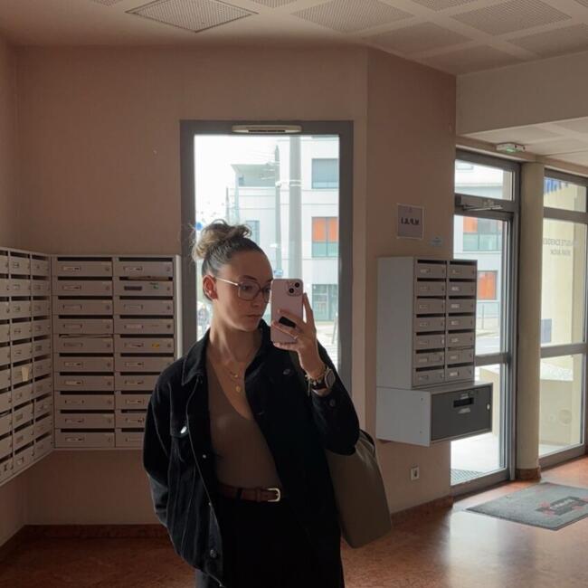 Babysitter in Saint-Edmond: Clara