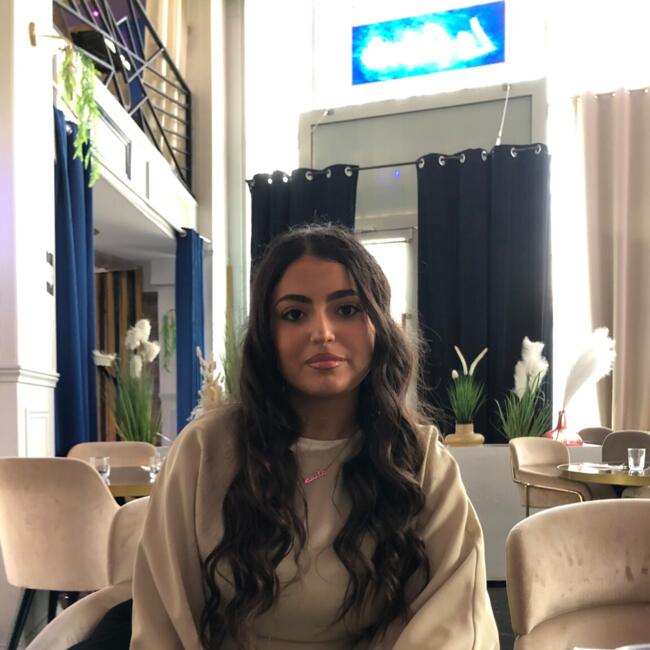 Babysitter in Bagneux: Hasna