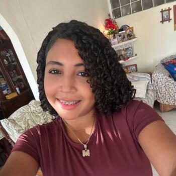Babysitter in Burunga: Michelle