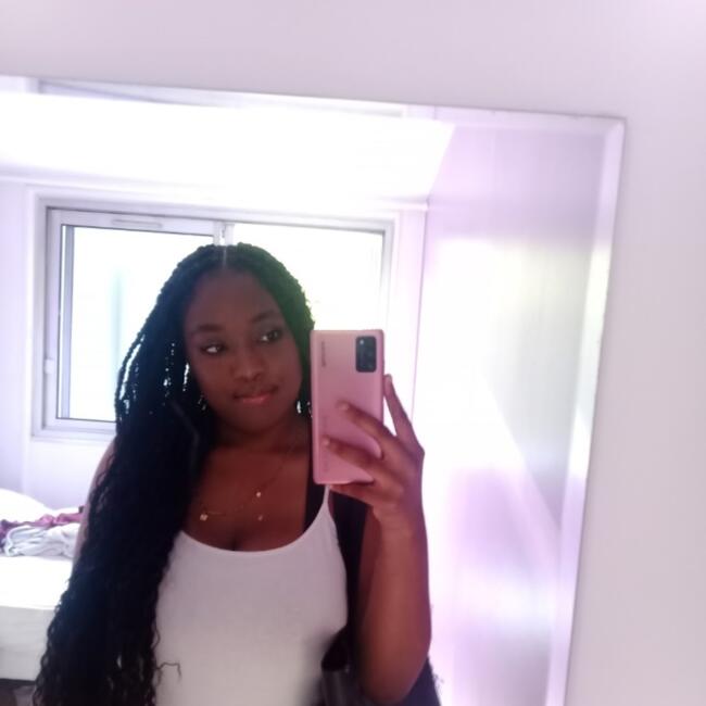 Babysitter in Marly-le-Roi: Neslie