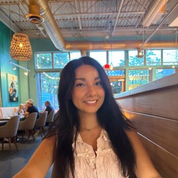 Babysitter in Suwanee: Bella