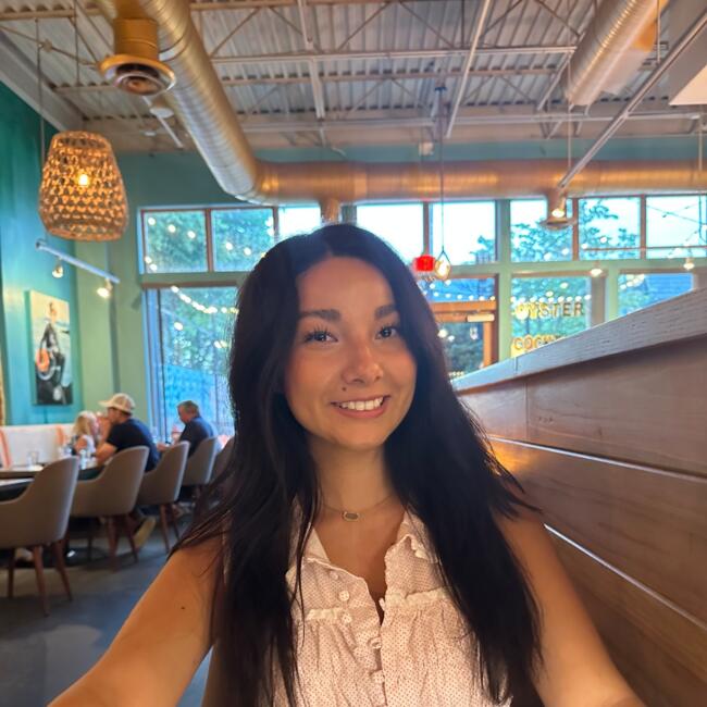 Babysitter in Suwanee: Bella