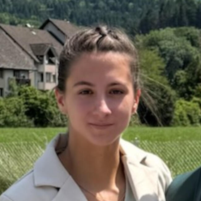 Babysitter in Villenave-d'Ornon: Lisa