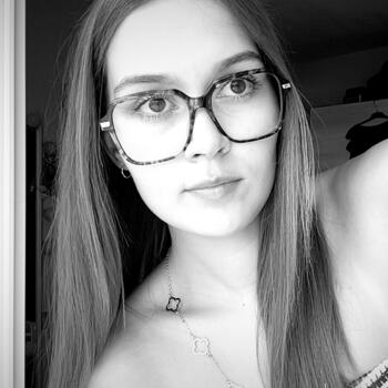 Babysitter in Morcenx: Elena