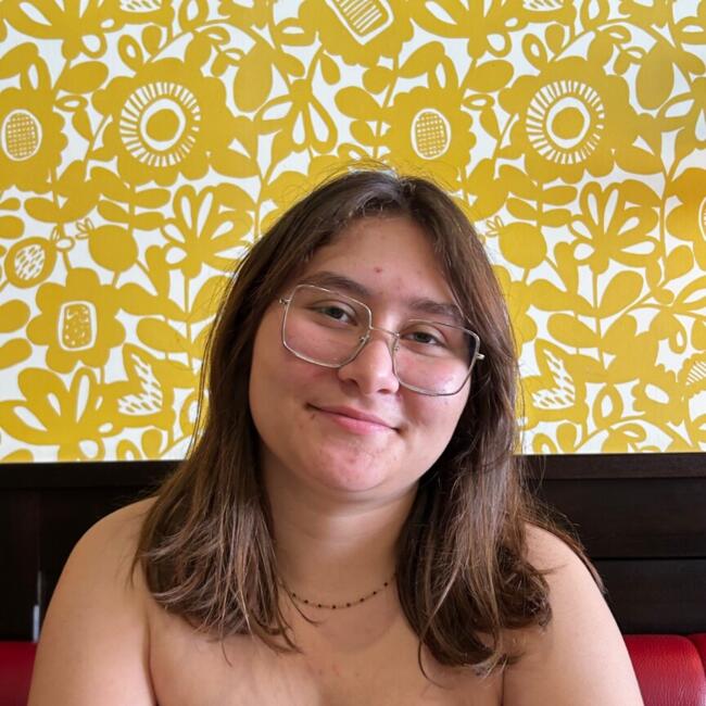 Babysitter in Veyre-Monton: Maia