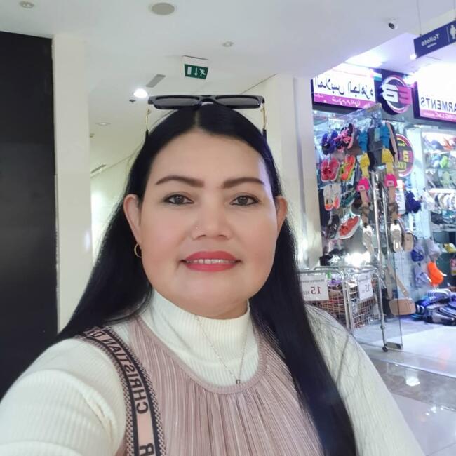 مربية أطفال في دبي: Indang binnahad