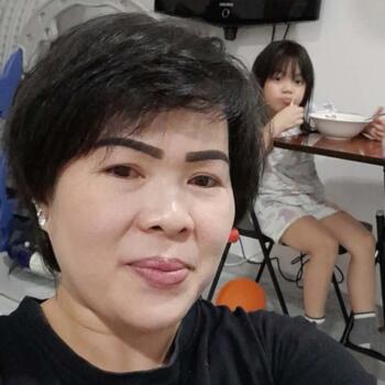 Babysitter in Manama: Jenny