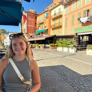 Babysitter in Melbourne: Emily