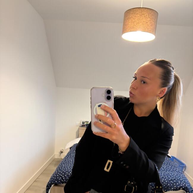 Babysitter in Bourgtheroulde-Infreville: Chloé