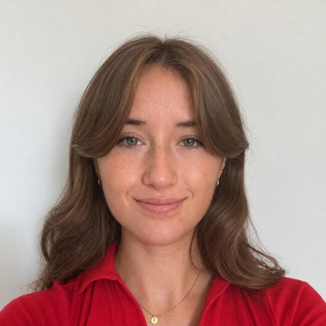 Babysitter in Saint-André-de-Corcy: Fiona