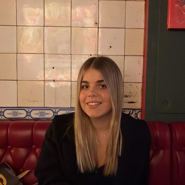 Babysitter in Mornant: Anna