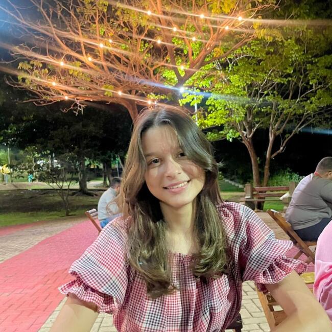 Babá em Senador Canedo: YASMIN