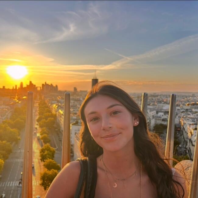 Babysitter in Bordeaux: Lea