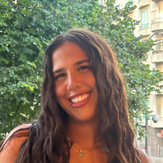 Babysitter in Melbourne: Jade