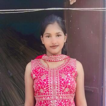 Babysitter in Bijnor: Radhika
