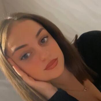 Babysitter Chasse-sur-Rhône: Jade