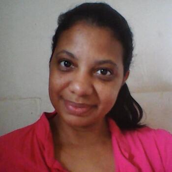 Babysitter in Recife: Elaine