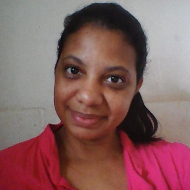 Babá em Recife: Elaine