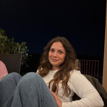 Babysitter in Bron: Léa