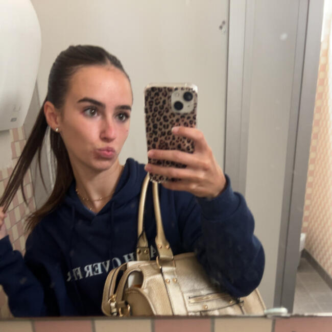 Babysitter in La Bazoge: Louise