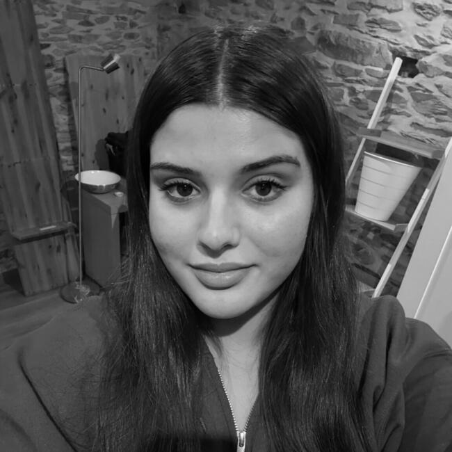 Babysitter in Tubize: Farah