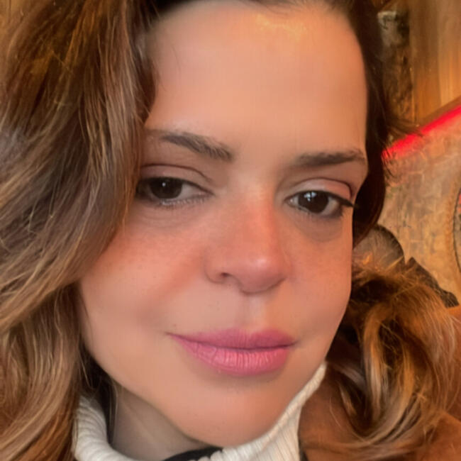 Babysitter in Oviedo: Elizia Hutim