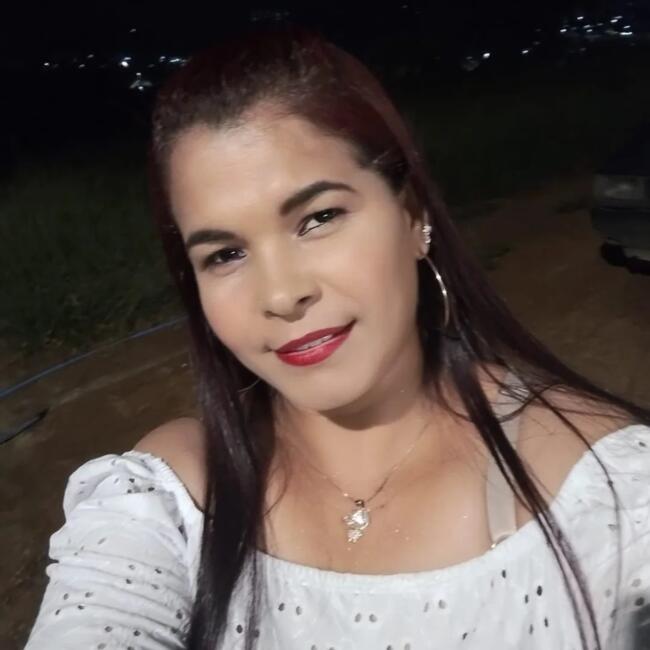 Babá em Cotia: Ione