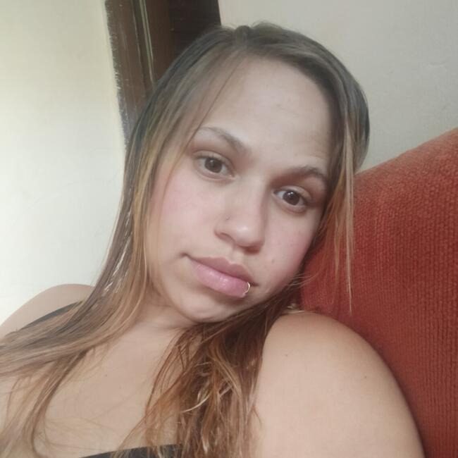 Emprego de babá em Brasília: Ester