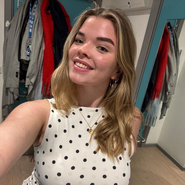 Babysitter in Exeter: Lucy