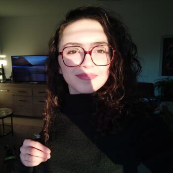 Babysitter in Levallois-Perret: Maya