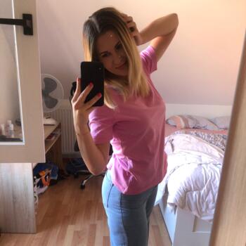 Babysitter Gondecourt: Ines