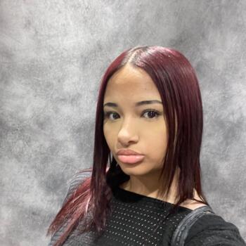 Babysitter in Paris: Nora