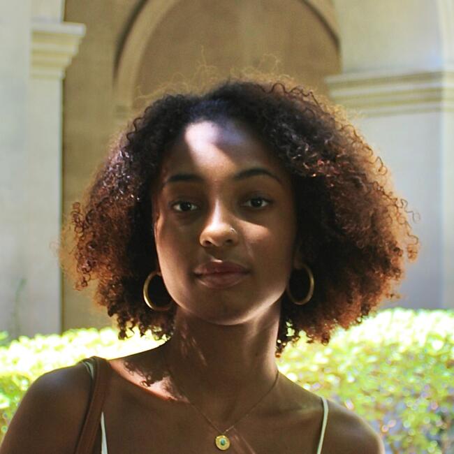 Babysitter in Paris: Shana