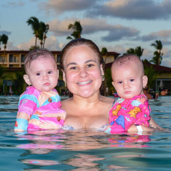 Emprego de babá em Brasília: emprego de babá Raquel