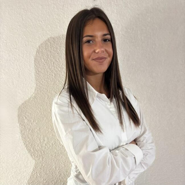 Babysitter in Béziers: Inès