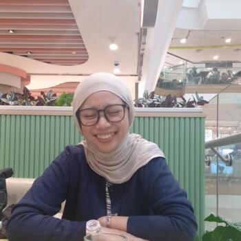 Babysitter in Singapore: Rania
