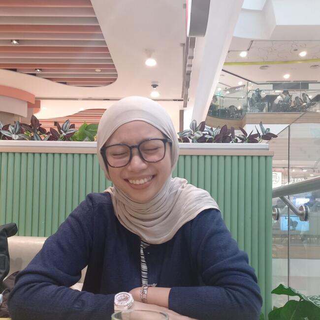 Babysitter in Singapore: Rania