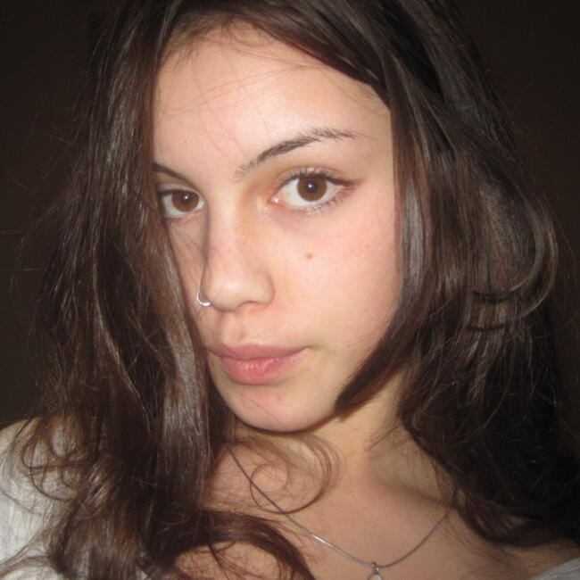 Babysitter a Basilea: Ava Eleni
