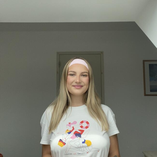 Babysitter in Guécélard: Louna