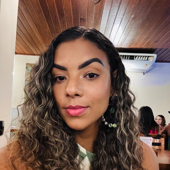 Babysitter in Niterói: Vivian Lopes