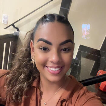 Babysitter in Niterói: Vivian Lopes