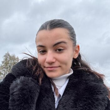 Babysitter in Bon-Encontre: Julyette