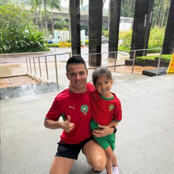 Childminder job in Singapore: babysitting job Reda
