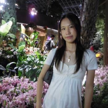 Babysitter in Singapore Island: Kayla