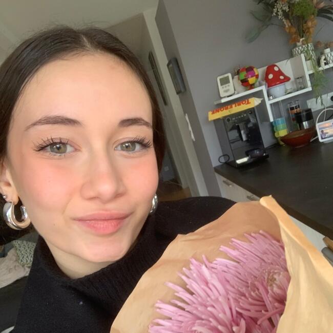 Babysitter in Mérignac: Nina